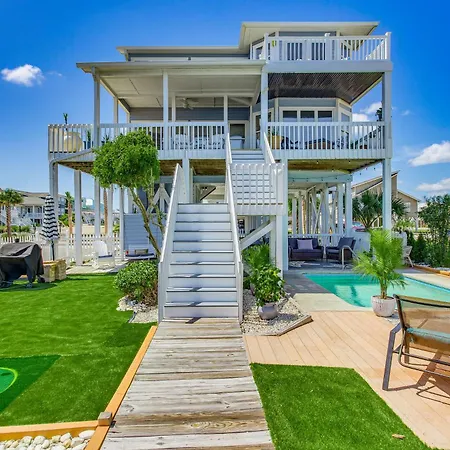 Spacious Home With Boat Dock In Ocean Isle Beach!